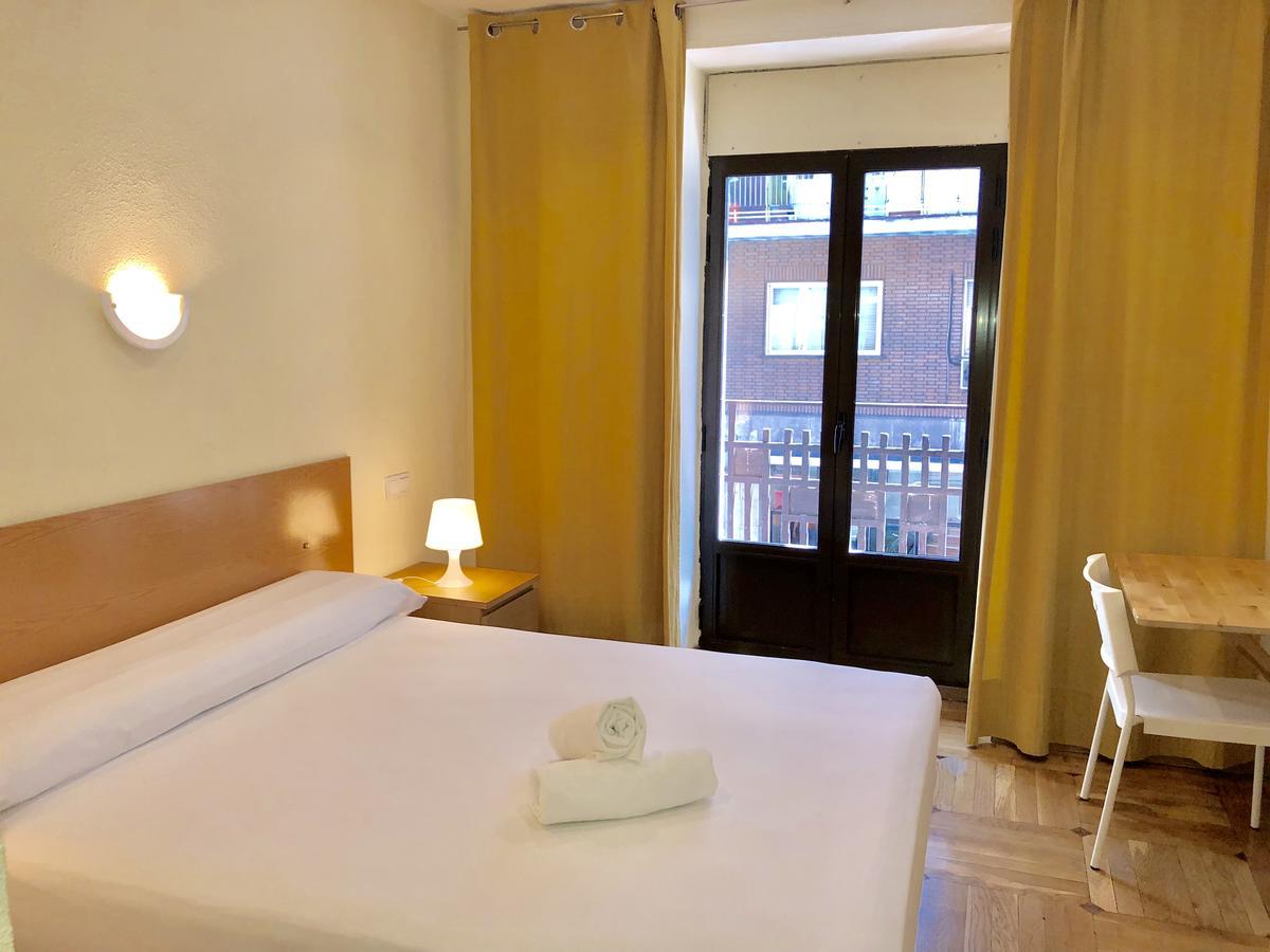 Hostal Arriaza Madrid Bagian luar foto