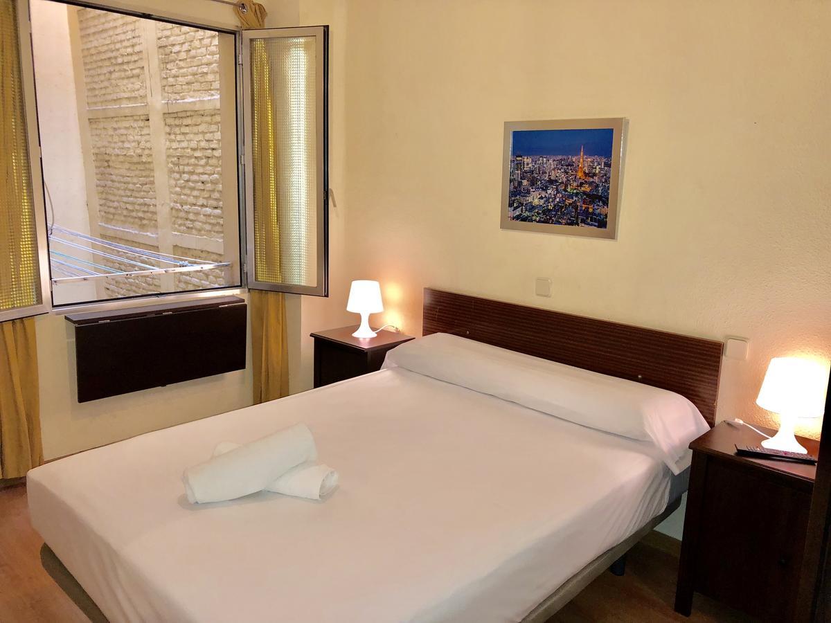 Hostal Arriaza Madrid Bagian luar foto