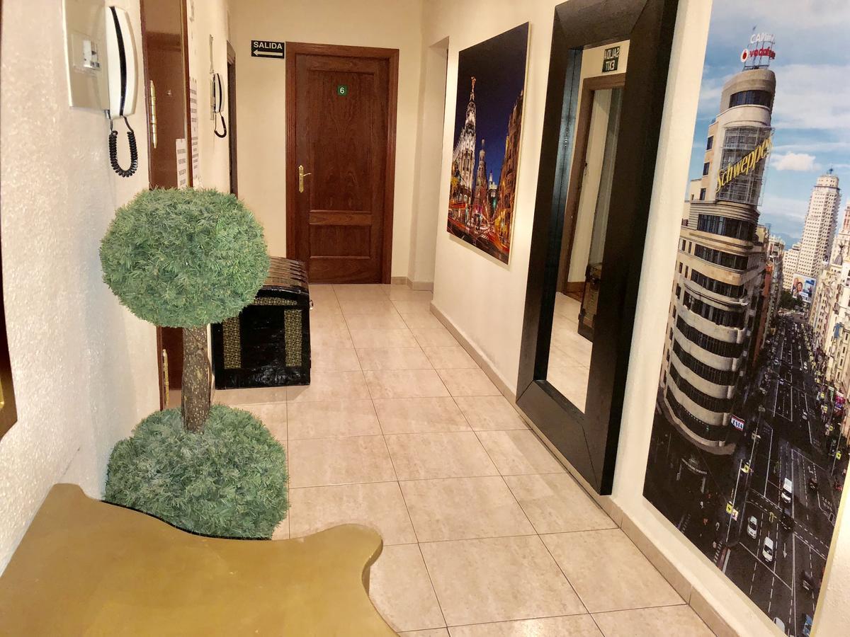 Hostal Arriaza Madrid Bagian luar foto