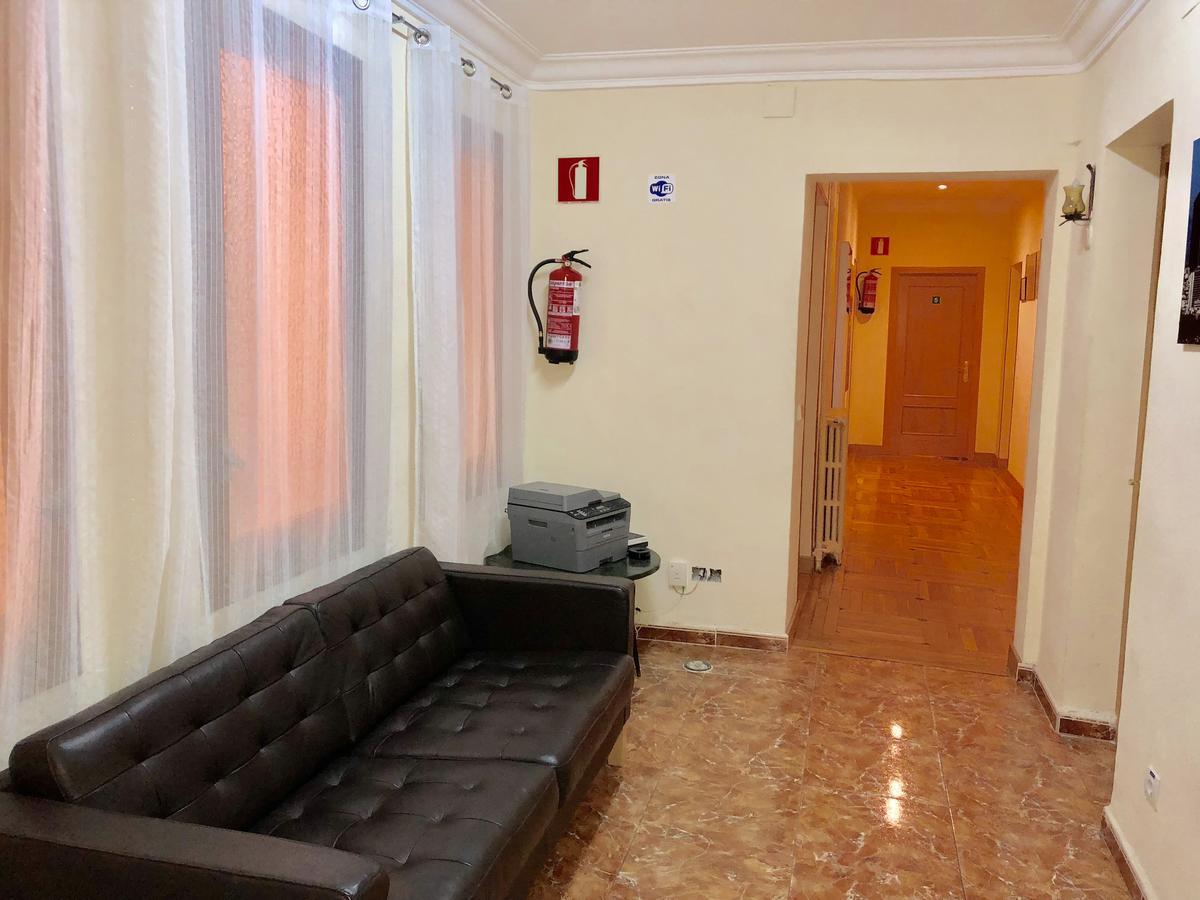 Hostal Arriaza Madrid Bagian luar foto