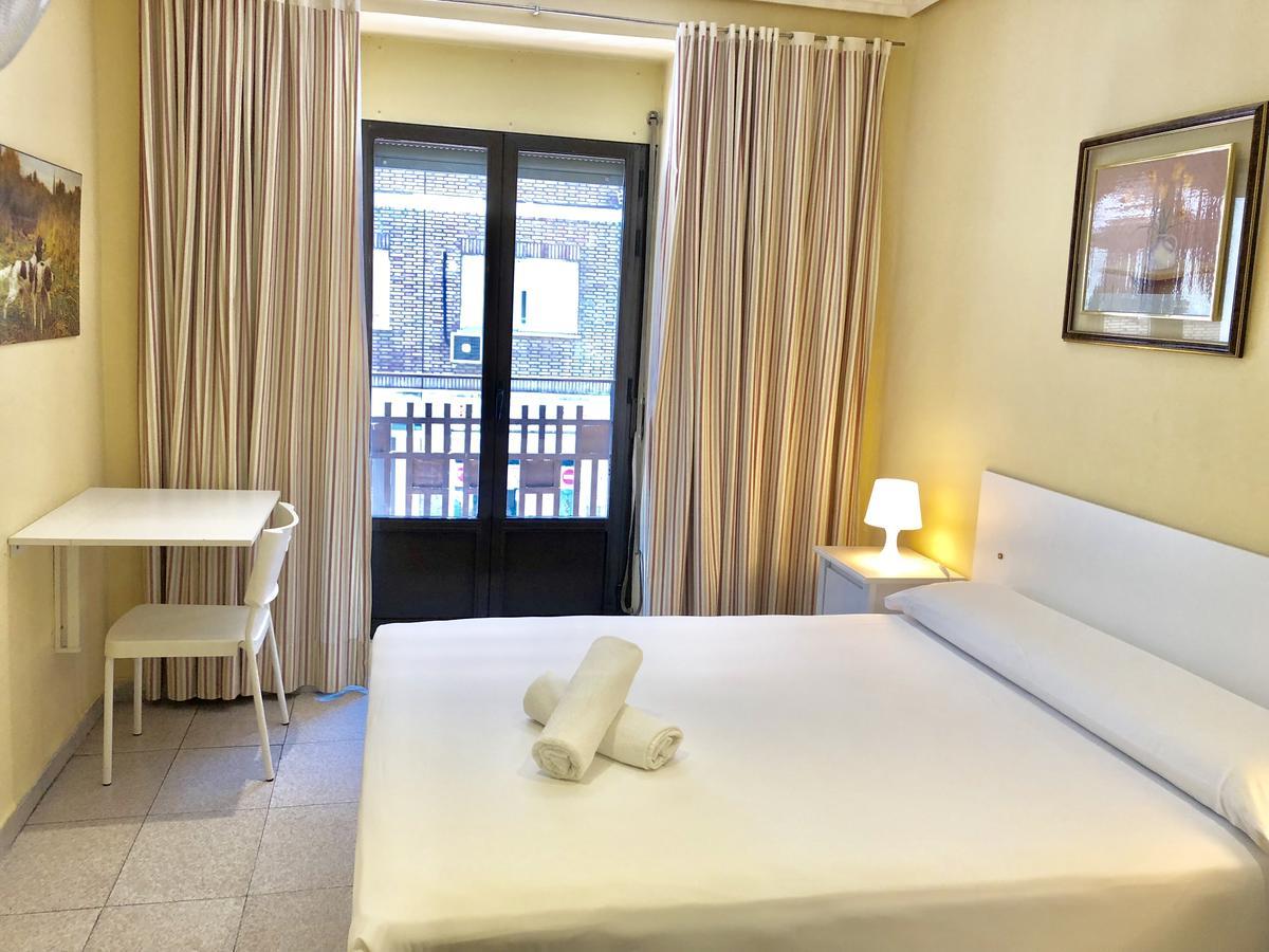 Hostal Arriaza Madrid Bagian luar foto