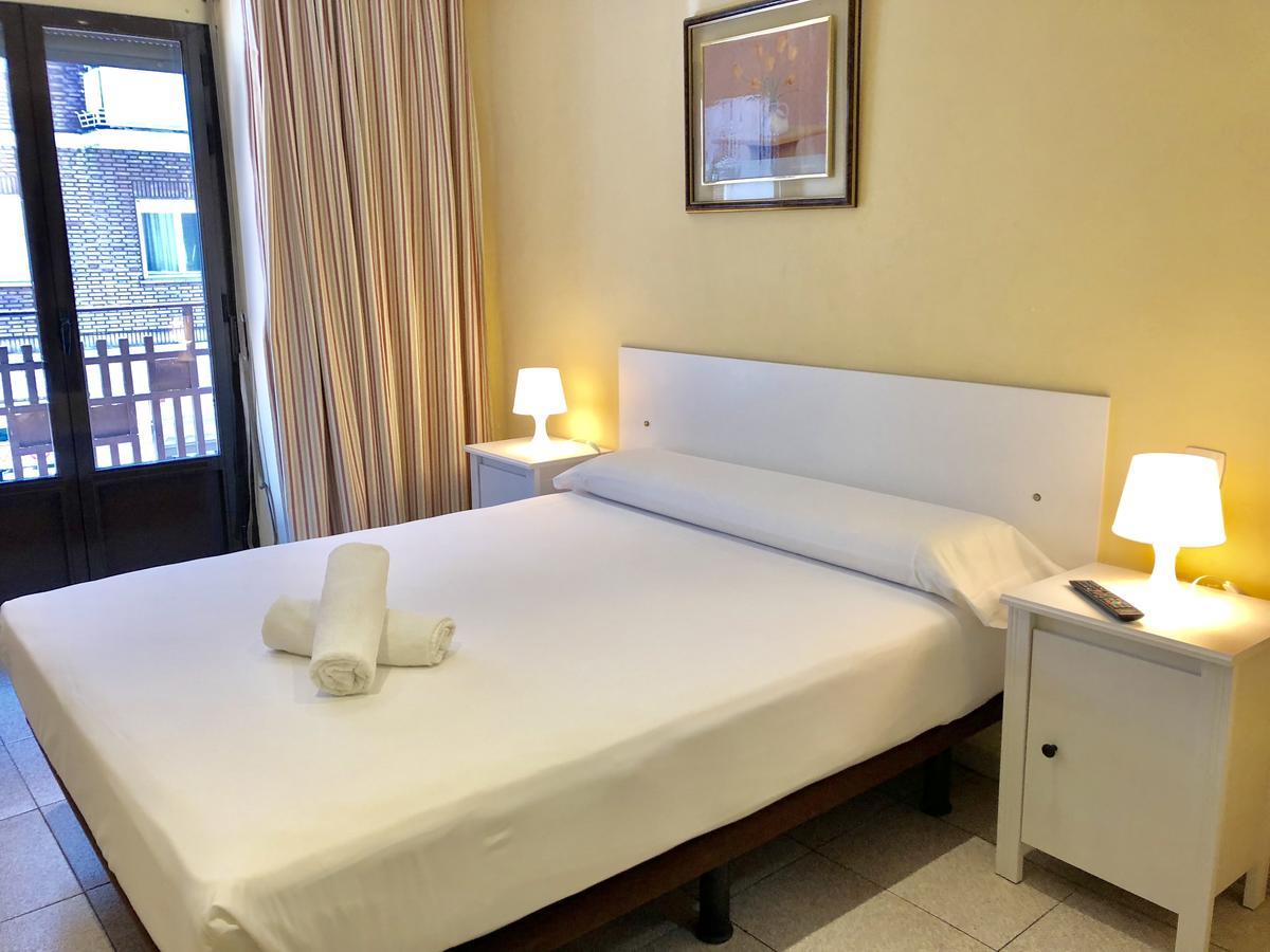 Hostal Arriaza Madrid Bagian luar foto