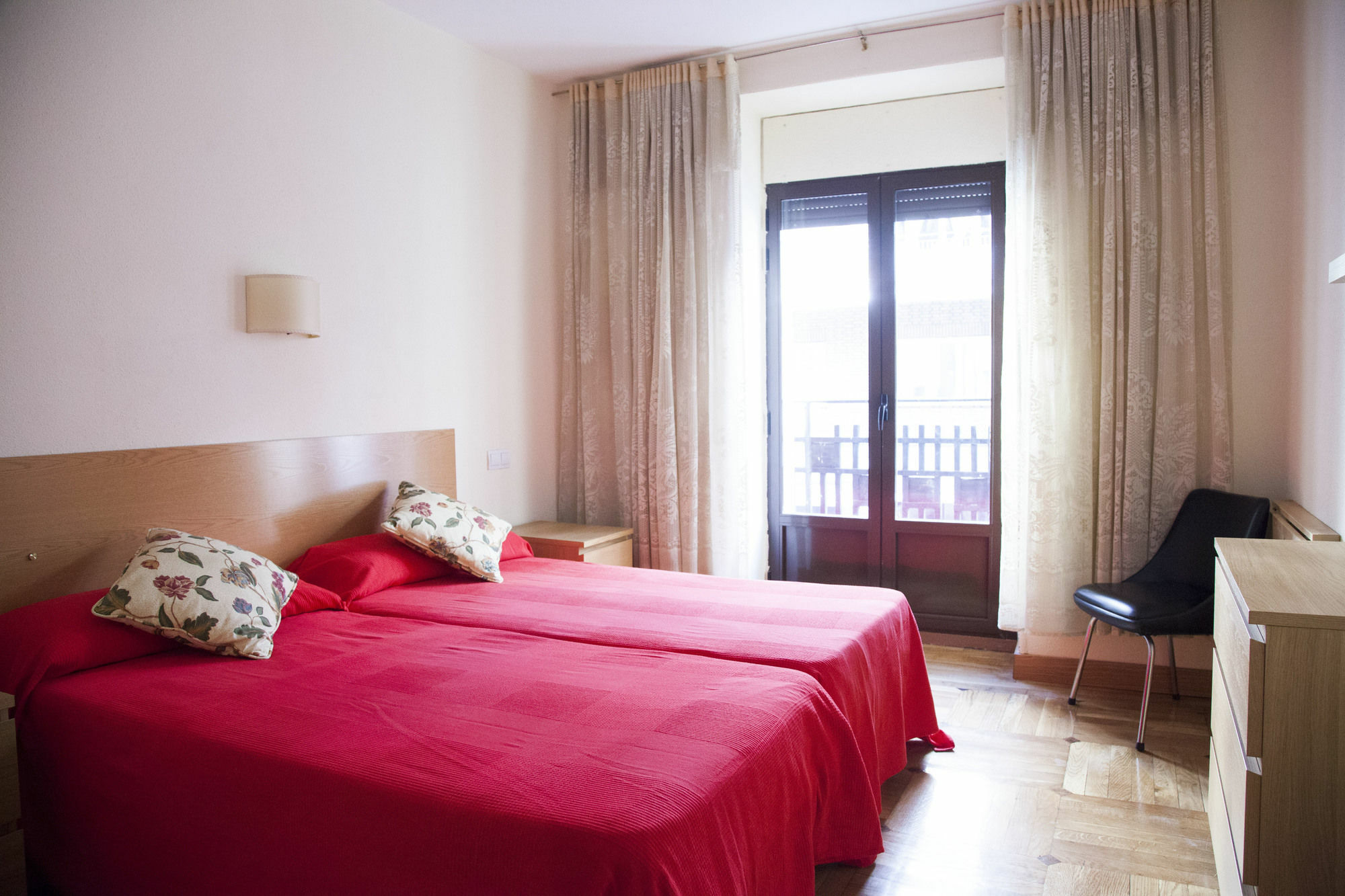 Hostal Arriaza Madrid Bagian luar foto