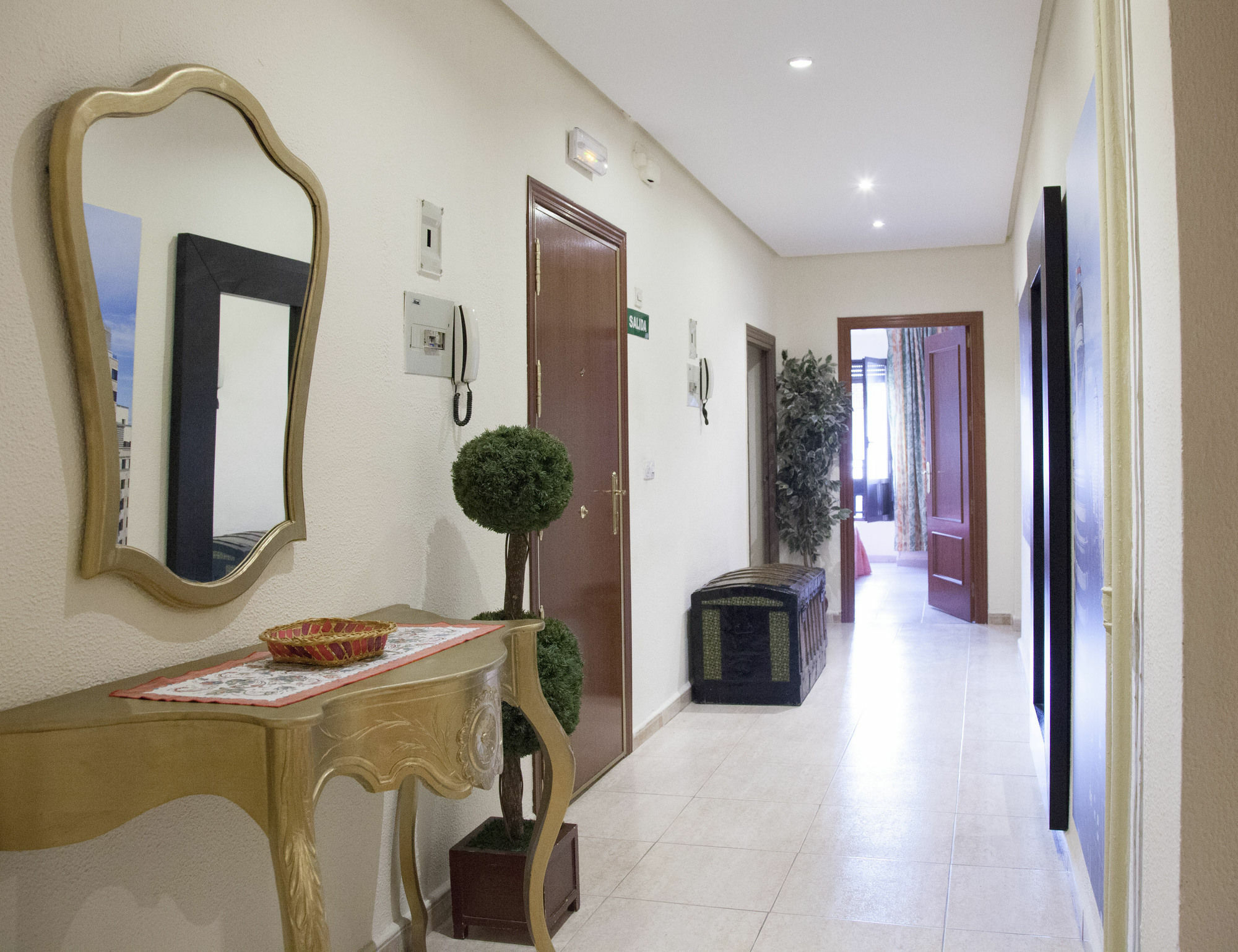 Hostal Arriaza Madrid Bagian luar foto